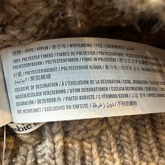 NWT A&F Cable Knit Beige Beanie Hat w. Faux Fur Puff Warm Cozy Heather Neutral - Picture 3 of 6